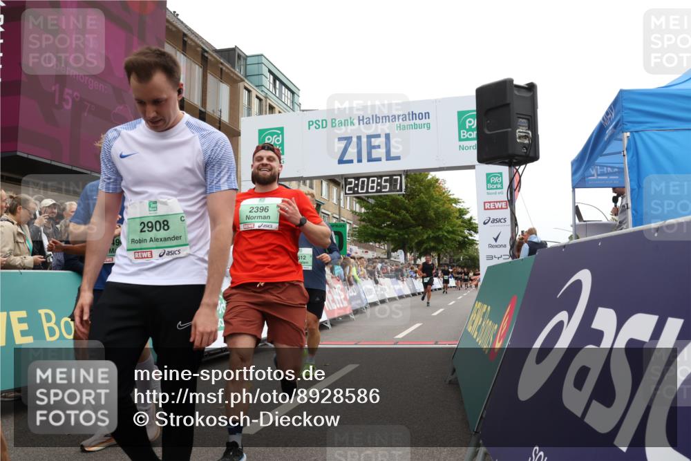 21.09.2025 - PSD Bank Halbmarathon Strokosch-Dieckow http://msf.ph/oto/8928586 21.09.2025 12:08:20 Ziel 1495, 1496, 2176, 2396, 2612, 2896, 2908, 3439 meine-sportfotos.de
