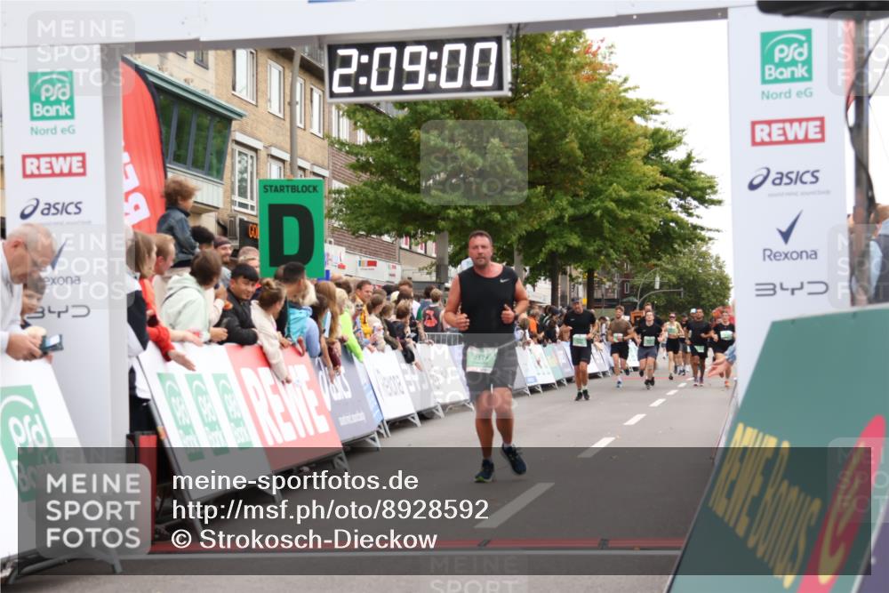 21.09.2025 - PSD Bank Halbmarathon Strokosch-Dieckow http://msf.ph/oto/8928592 21.09.2025 12:08:23 Ziel 1495, 1496, 2176, 2396, 2612, 2896, 2908 meine-sportfotos.de