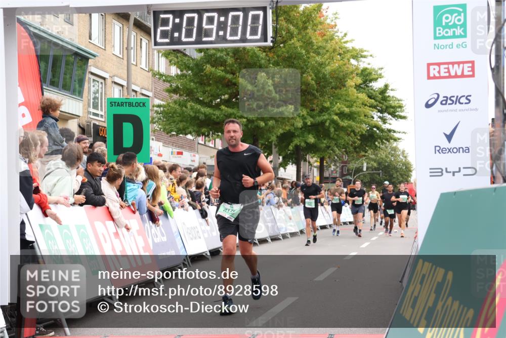21.09.2025 - PSD Bank Halbmarathon Strokosch-Dieckow http://msf.ph/oto/8928598 21.09.2025 12:08:24 Ziel 1495, 1496, 2176, 2396, 2612, 2896, 2908 meine-sportfotos.de