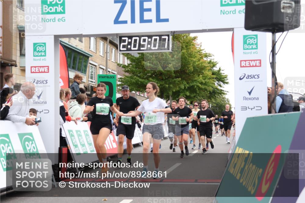 21.09.2025 - PSD Bank Halbmarathon Strokosch-Dieckow http://msf.ph/oto/8928661 21.09.2025 12:08:30 Ziel 1480, 1511, 1512, 2176, 2521, 2724, 2763, 3205, 3235, 3641, 3760 meine-sportfotos.de