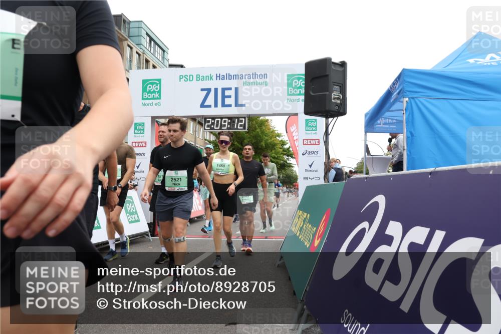 21.09.2025 - PSD Bank Halbmarathon Strokosch-Dieckow http://msf.ph/oto/8928705 21.09.2025 12:08:35 Ziel 1480, 1511, 1512, 1673, 2133, 2521, 2724, 2763, 2818, 2957, 3137, 3150, 3205, 3235, 3641, 3760 meine-sportfotos.de