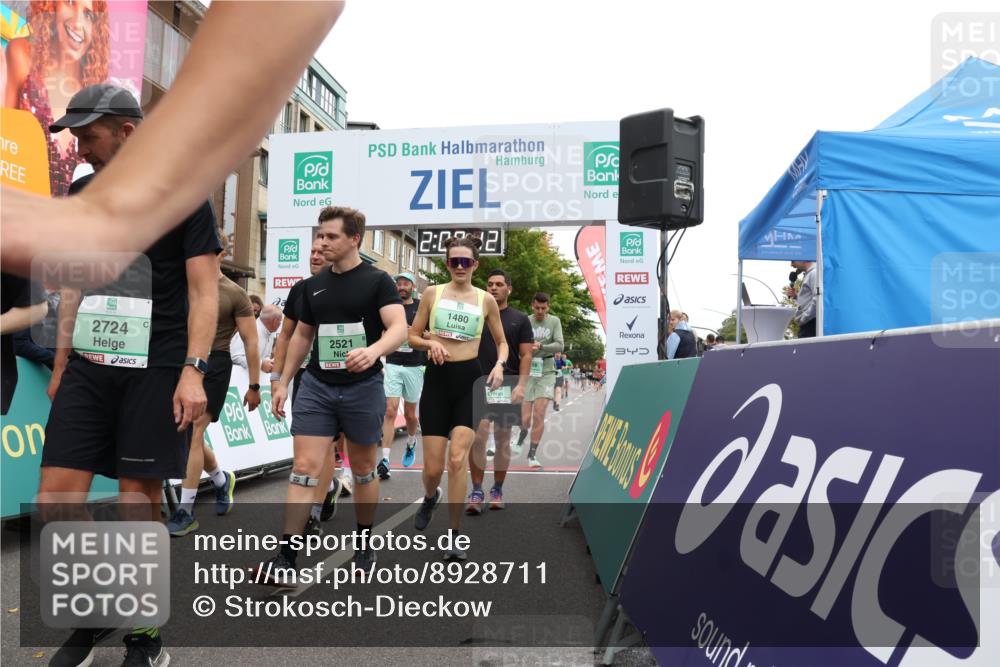 21.09.2025 - PSD Bank Halbmarathon Strokosch-Dieckow http://msf.ph/oto/8928711 21.09.2025 12:08:35 Ziel 1480, 1511, 1512, 1673, 2133, 2521, 2724, 2763, 2818, 2957, 3137, 3150, 3205, 3235, 3641, 3760 meine-sportfotos.de