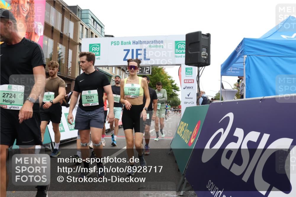 21.09.2025 - PSD Bank Halbmarathon Strokosch-Dieckow http://msf.ph/oto/8928717 21.09.2025 12:08:36 Ziel 1480, 1511, 1512, 1673, 2133, 2521, 2724, 2763, 2818, 2957, 3137, 3150, 3205, 3235, 3641, 3760 meine-sportfotos.de
