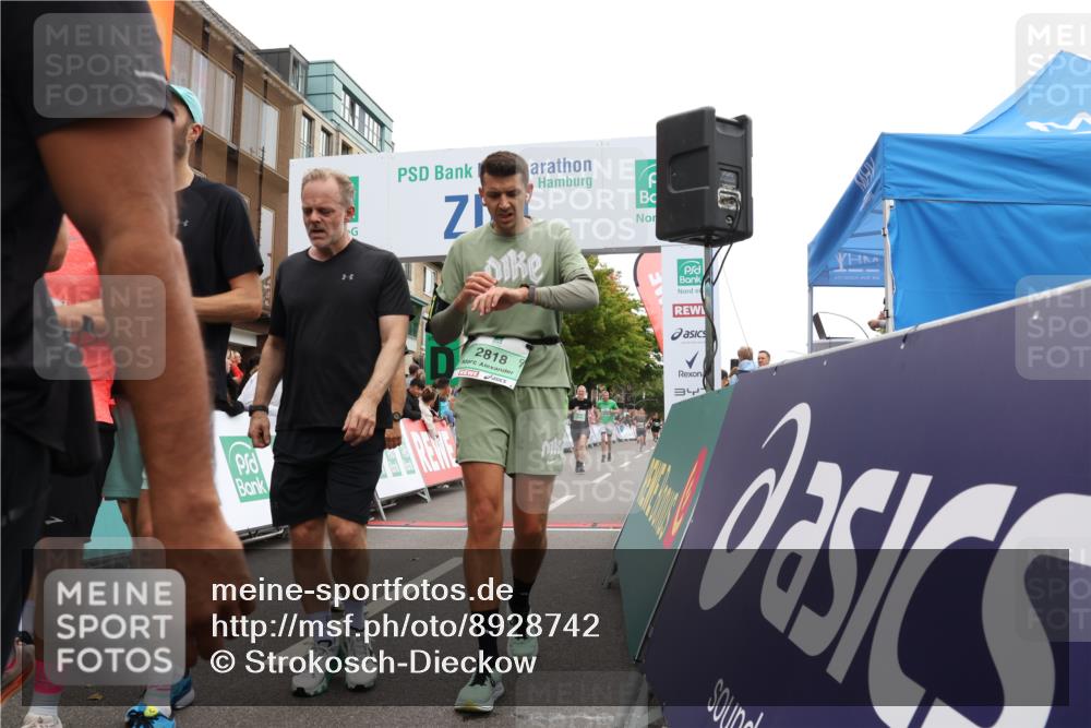 21.09.2025 - PSD Bank Halbmarathon Strokosch-Dieckow http://msf.ph/oto/8928742 21.09.2025 12:08:39 Ziel 1332, 1480, 1511, 1512, 1636, 1673, 2133, 2521, 2644, 2724, 2763, 2818, 2957, 3137, 3150, 3205, 3235 meine-sportfotos.de