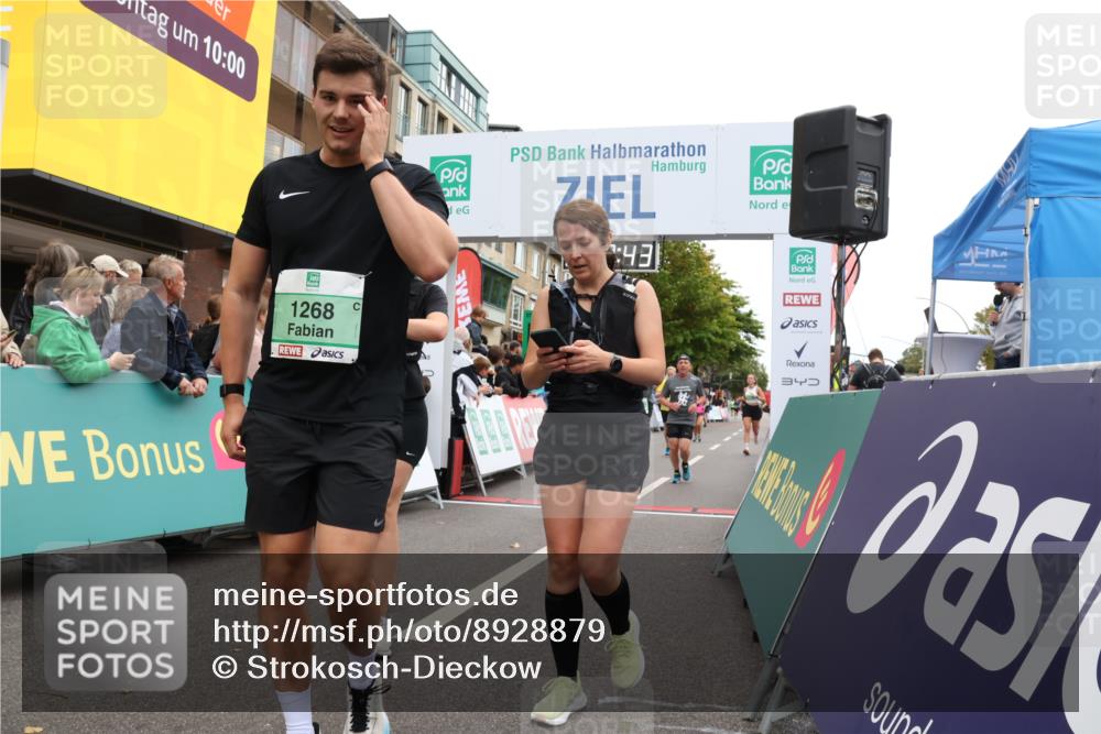 21.09.2025 - PSD Bank Halbmarathon Strokosch-Dieckow http://msf.ph/oto/8928879 21.09.2025 12:09:06 Ziel 1267, 1268, 1729, 1730, 1954, 2643, 3273, 3274, 3983 meine-sportfotos.de