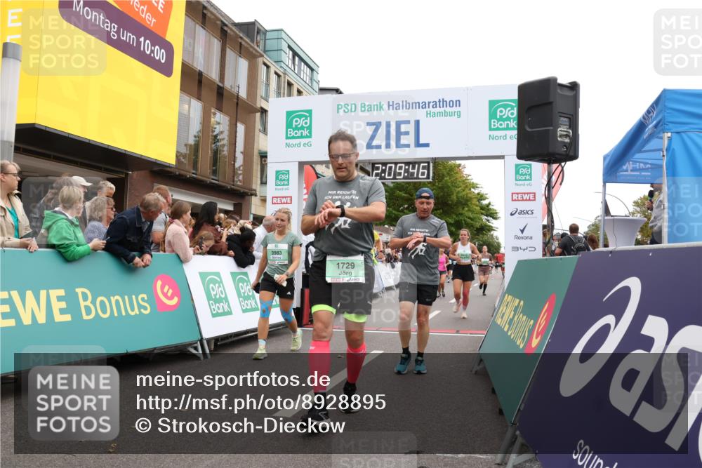 21.09.2025 - PSD Bank Halbmarathon Strokosch-Dieckow http://msf.ph/oto/8928895 21.09.2025 12:09:09 Ziel 1267, 1268, 1729, 1730, 1954, 2643, 3176, 3273, 3392, 3983 meine-sportfotos.de