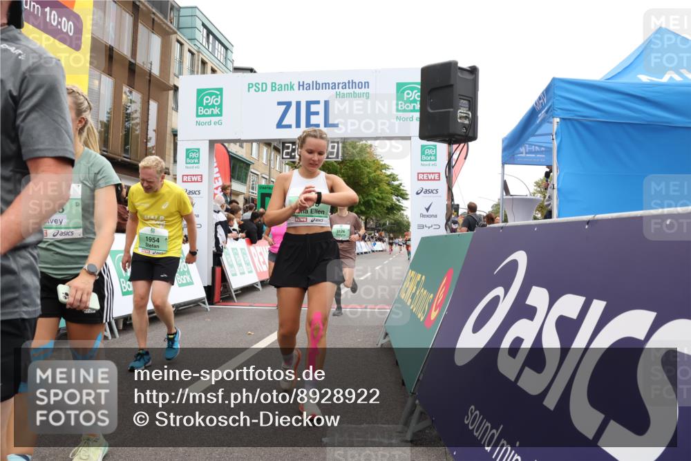 21.09.2025 - PSD Bank Halbmarathon Strokosch-Dieckow http://msf.ph/oto/8928922 21.09.2025 12:09:12 Ziel 1729, 1730, 1954, 2643, 3176, 3392, 3983 meine-sportfotos.de