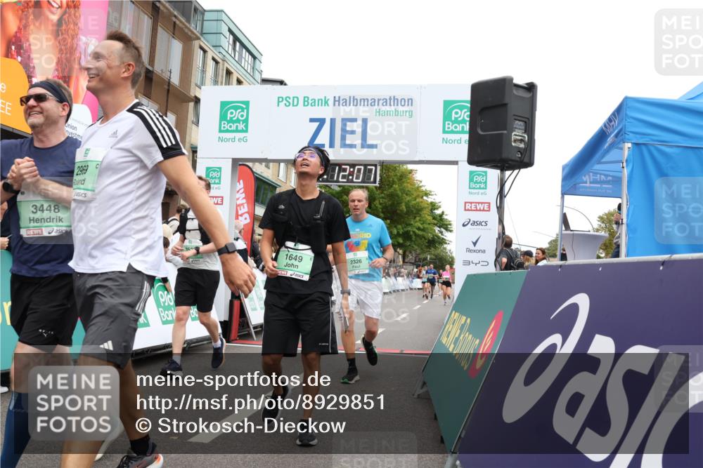 21.09.2025 - PSD Bank Halbmarathon Strokosch-Dieckow http://msf.ph/oto/8929851 21.09.2025 12:11:30 Ziel 1635, 1649, 2326, 2969, 3036, 3045, 3448, 3455, 3526 meine-sportfotos.de