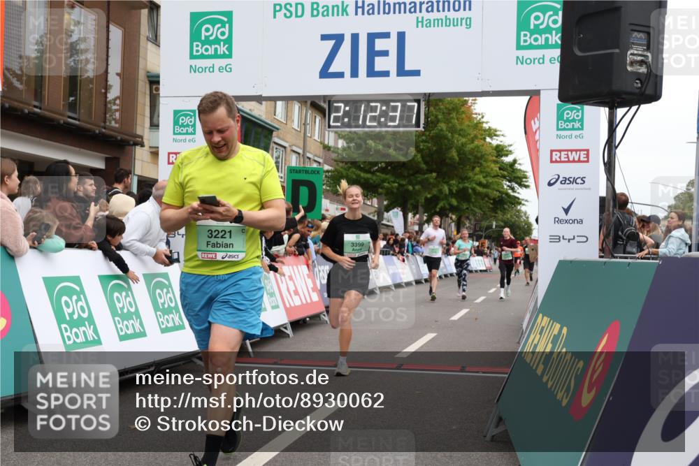 21.09.2025 - PSD Bank Halbmarathon Strokosch-Dieckow http://msf.ph/oto/8930062 21.09.2025 12:12:00 Ziel 2820, 2953, 3221, 3399, 3411 meine-sportfotos.de