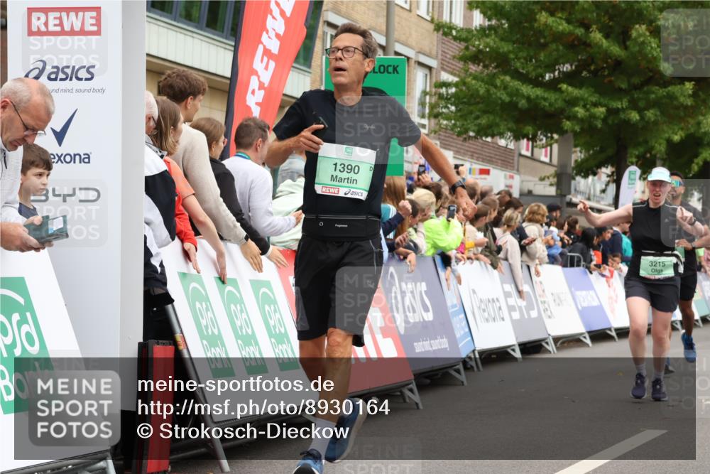 21.09.2025 - PSD Bank Halbmarathon Strokosch-Dieckow http://msf.ph/oto/8930164 21.09.2025 12:12:27 Ziel 1289, 1390, 2732, 2768, 3215, 4006 meine-sportfotos.de