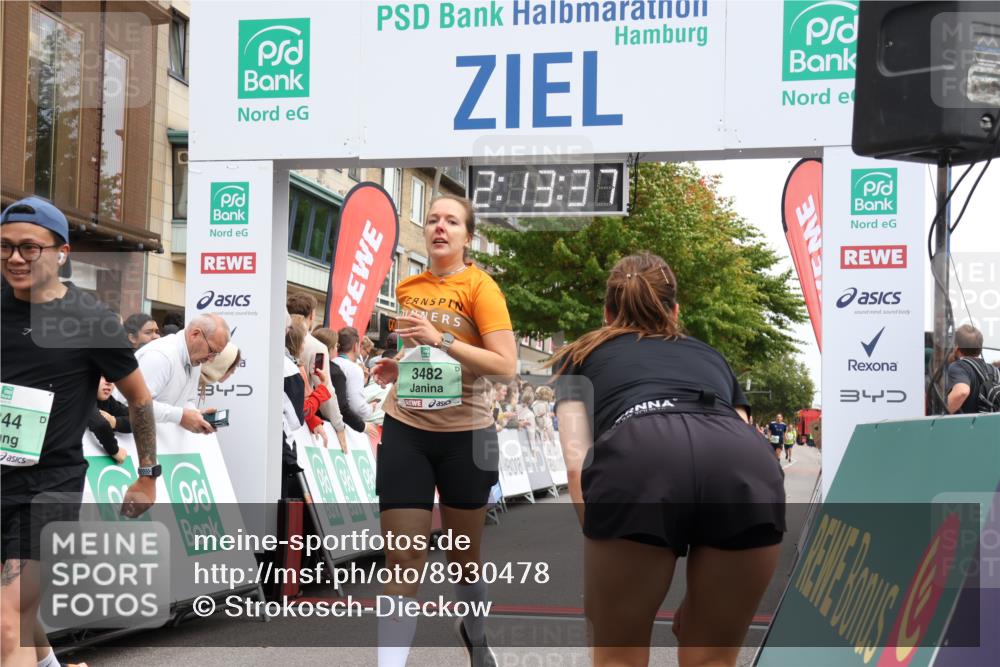 21.09.2025 - PSD Bank Halbmarathon Strokosch-Dieckow http://msf.ph/oto/8930478 21.09.2025 12:13:01 Ziel 1215, 1625, 2663, 2996, 3344, 3483, 3769 meine-sportfotos.de