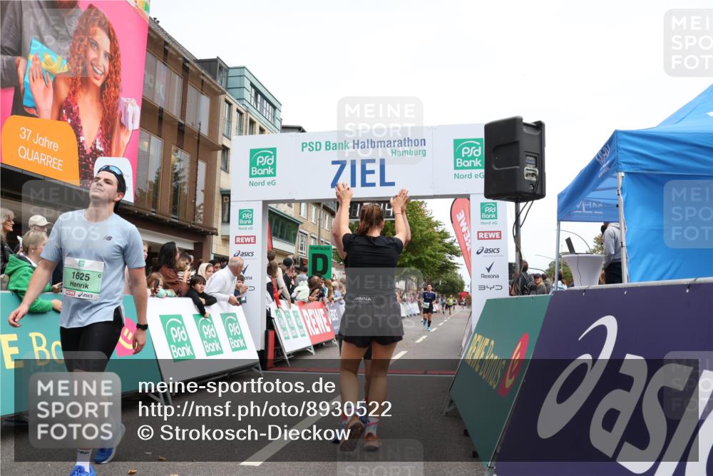 21.09.2025 - PSD Bank Halbmarathon Strokosch-Dieckow http://msf.ph/oto/8930522 21.09.2025 12:13:07 Ziel 1625, 2669, 2996, 3002, 3344, 3769 meine-sportfotos.de