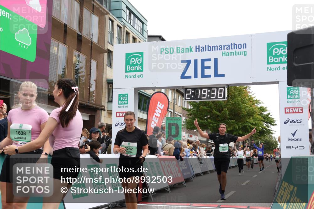 21.09.2025 - PSD Bank Halbmarathon Strokosch-Dieckow http://msf.ph/oto/8932503 21.09.2025 12:19:02 Ziel 1050, 1541, 1637, 1638, 3282, 3437 meine-sportfotos.de