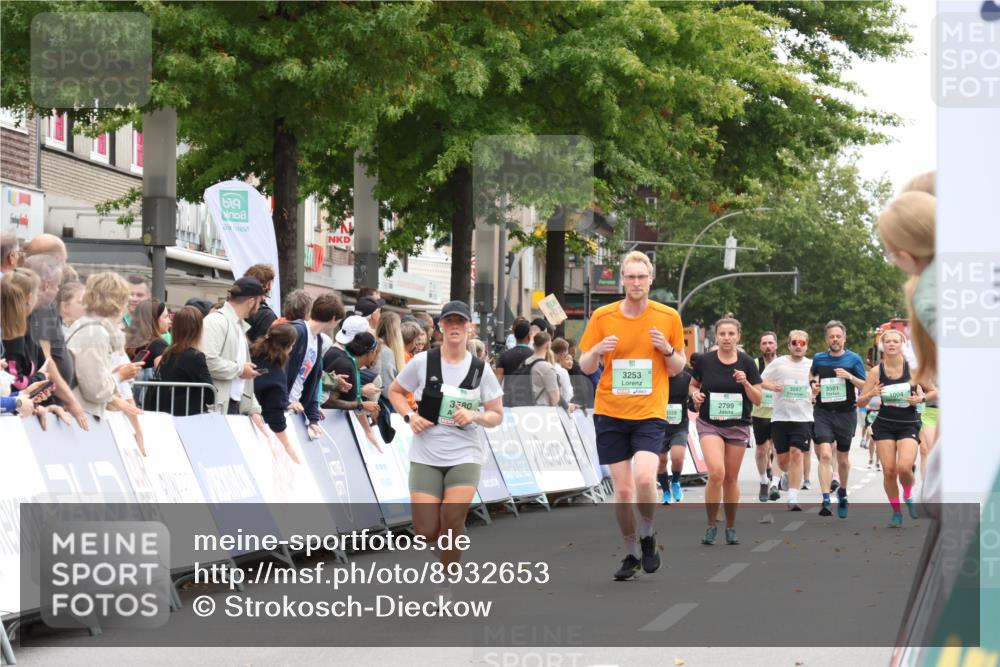 21.09.2025 - PSD Bank Halbmarathon Strokosch-Dieckow http://msf.ph/oto/8932653 21.09.2025 12:19:46 Ziel 3662, 3663 meine-sportfotos.de