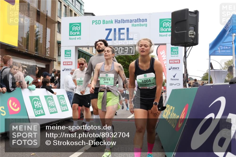21.09.2025 - PSD Bank Halbmarathon Strokosch-Dieckow http://msf.ph/oto/8932704 21.09.2025 12:20:00 Ziel 1004, 2714, 2799, 3111, 3122, 3253, 3264, 3265, 3501, 3528, 3567, 3678, 4067 meine-sportfotos.de