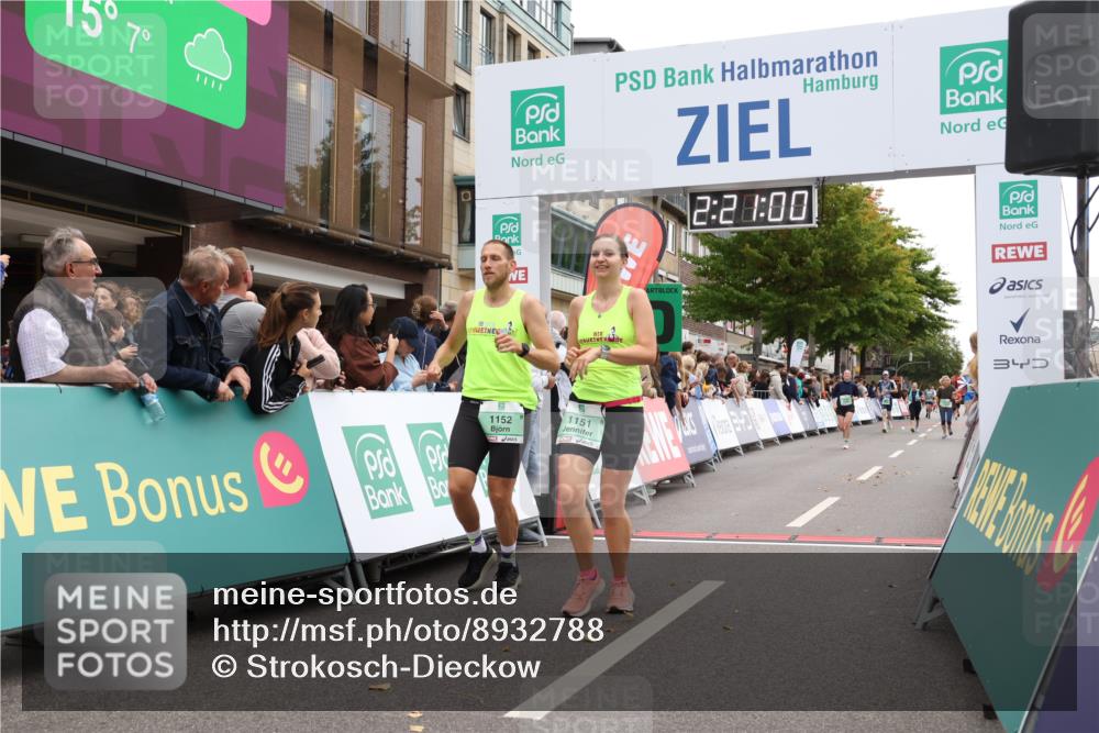 21.09.2025 - PSD Bank Halbmarathon Strokosch-Dieckow http://msf.ph/oto/8932788 21.09.2025 12:20:23 Ziel 1151, 1152, 3385 meine-sportfotos.de