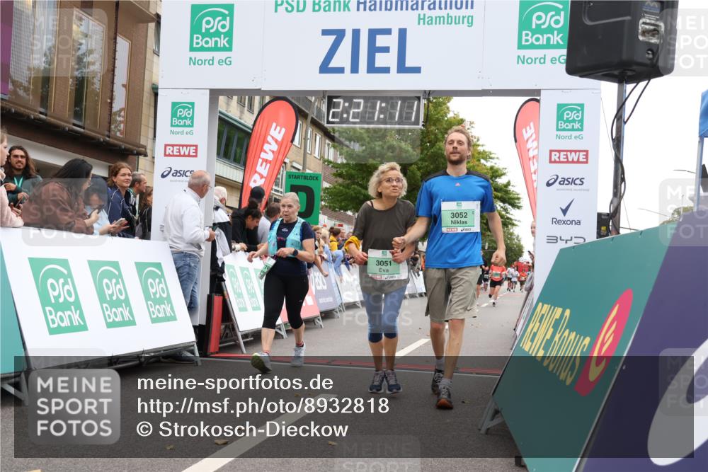 21.09.2025 - PSD Bank Halbmarathon Strokosch-Dieckow http://msf.ph/oto/8932818 21.09.2025 12:20:34 Ziel 1176, 2211, 3051, 3052, 3445 meine-sportfotos.de