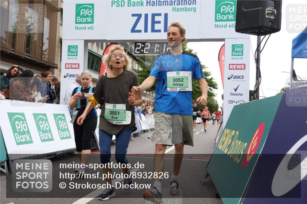 21.09.2025 - PSD Bank Halbmarathon Strokosch-Dieckow http://msf.ph/oto/8932826 21.09.2025 12:20:36 Ziel 1176, 2211, 3051, 3052, 3445, 3493, 3494, 3756 meine-sportfotos.de