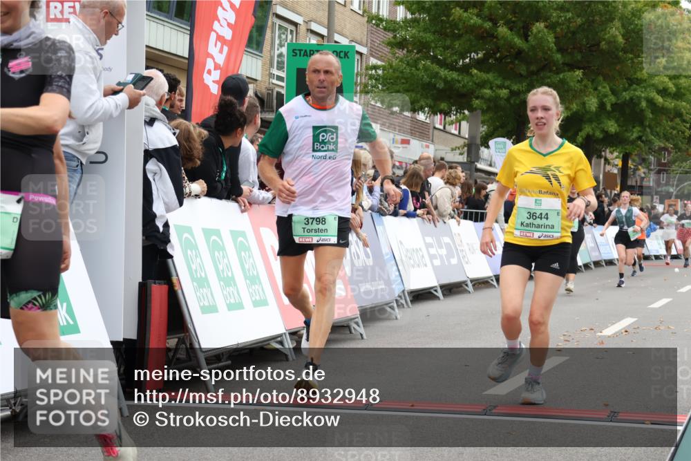 21.09.2025 - PSD Bank Halbmarathon Strokosch-Dieckow http://msf.ph/oto/8932948 21.09.2025 12:21:14 Ziel 1604, 1605, 1771, 2882, 3246, 3644, 3681, 3798 meine-sportfotos.de