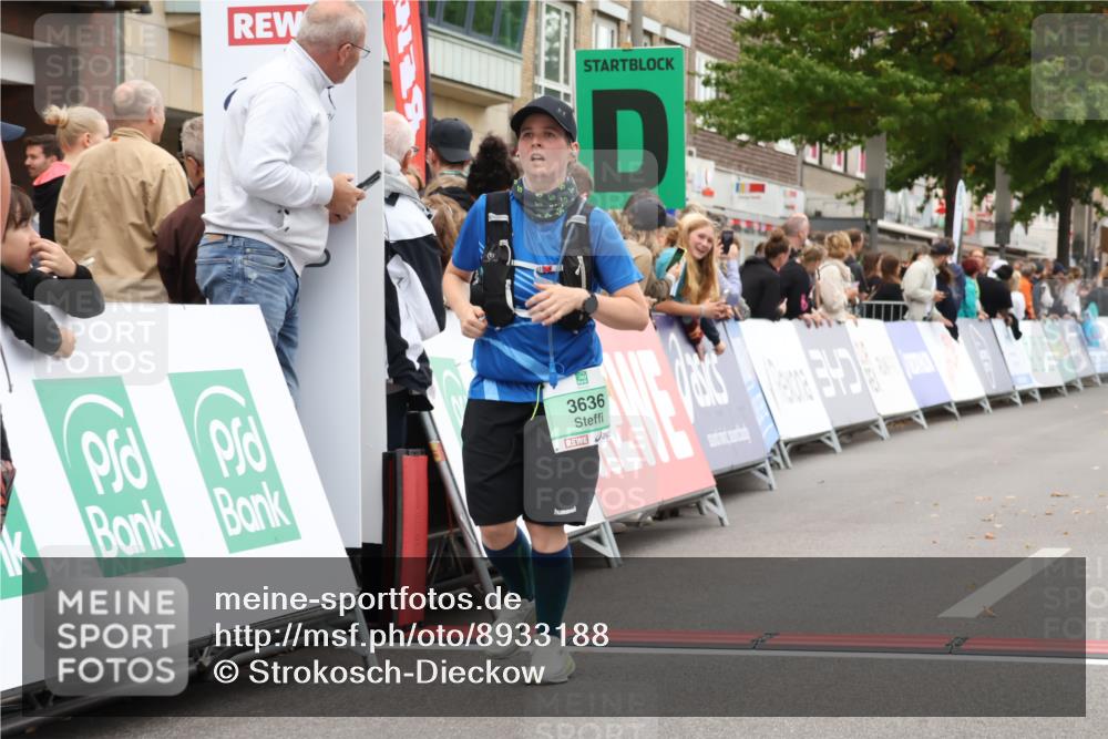 21.09.2025 - PSD Bank Halbmarathon Strokosch-Dieckow http://msf.ph/oto/8933188 21.09.2025 12:22:21 Ziel 2560, 3305, 3327, 3432, 3562, 3636, 3890 meine-sportfotos.de