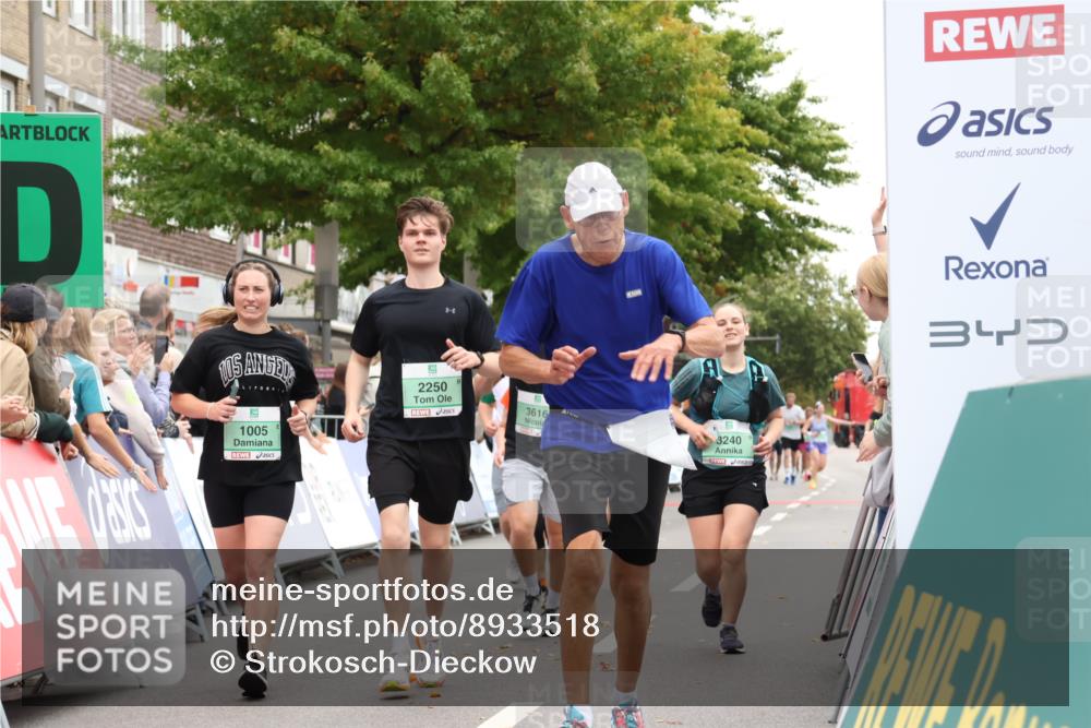 21.09.2025 - PSD Bank Halbmarathon Strokosch-Dieckow http://msf.ph/oto/8933518 21.09.2025 12:24:08 Ziel 1005, 1163, 1166, 2250, 2729, 2810, 3240, 3616 meine-sportfotos.de