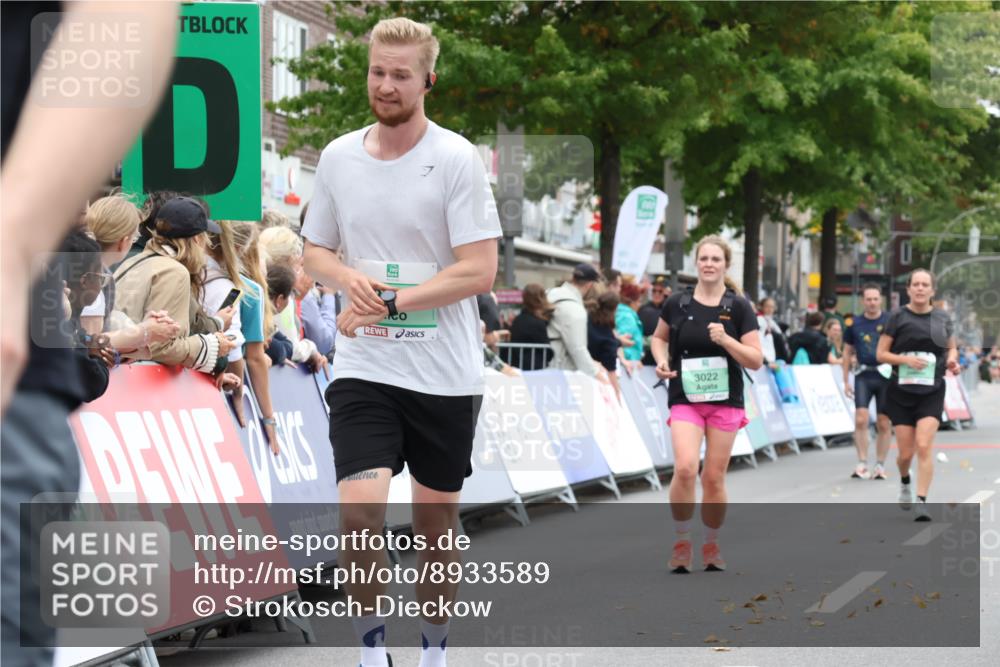 21.09.2025 - PSD Bank Halbmarathon Strokosch-Dieckow http://msf.ph/oto/8933589 21.09.2025 12:24:29 Ziel 1498, 1499, 3022, 3602 meine-sportfotos.de