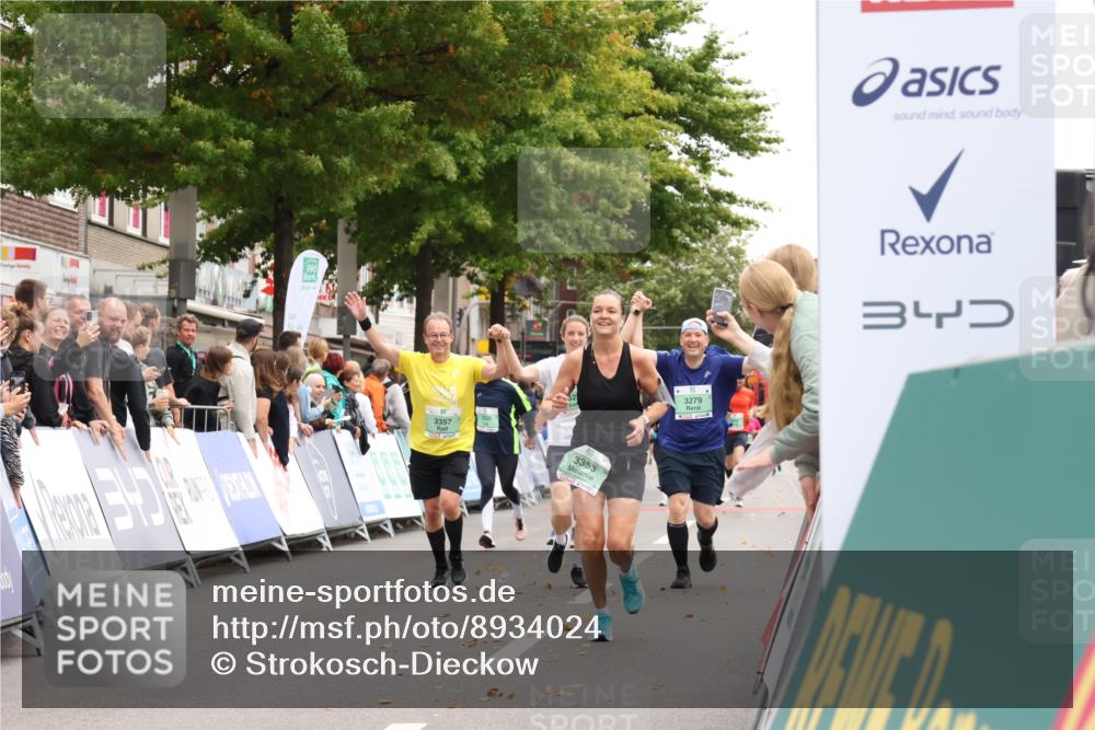 21.09.2025 - PSD Bank Halbmarathon Strokosch-Dieckow http://msf.ph/oto/8934024 21.09.2025 12:27:07 Ziel 3353, 3559 meine-sportfotos.de