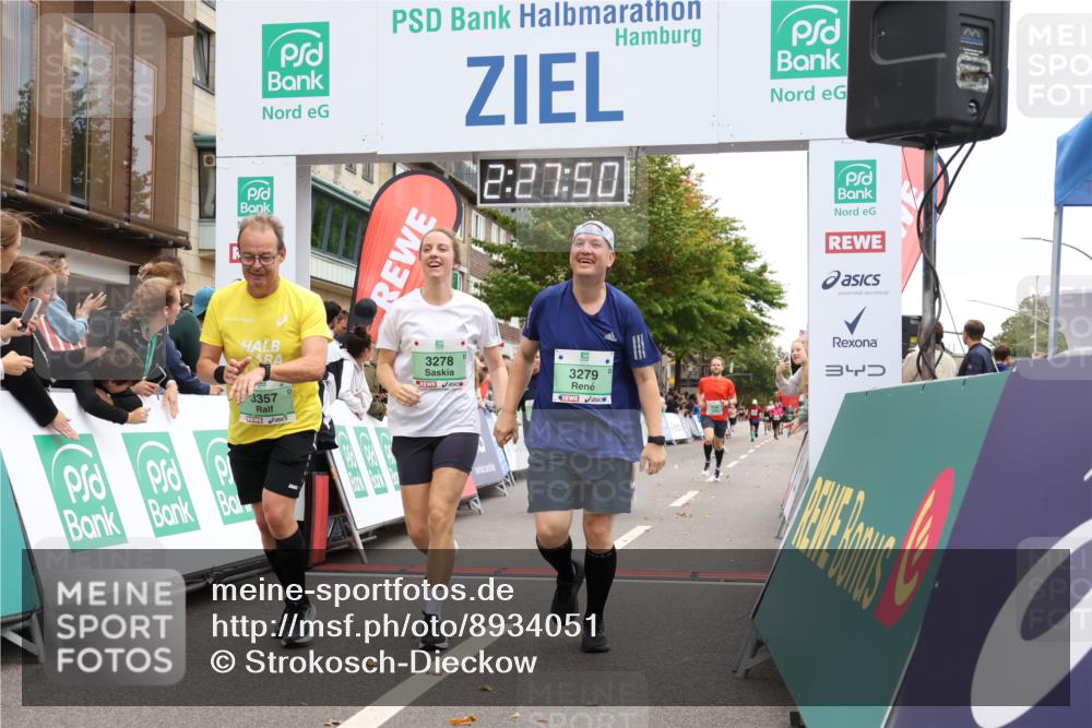 21.09.2025 - PSD Bank Halbmarathon Strokosch-Dieckow http://msf.ph/oto/8934051 21.09.2025 12:27:13 Ziel 3277, 3278, 3279, 3330, 3353, 3357, 3856 meine-sportfotos.de