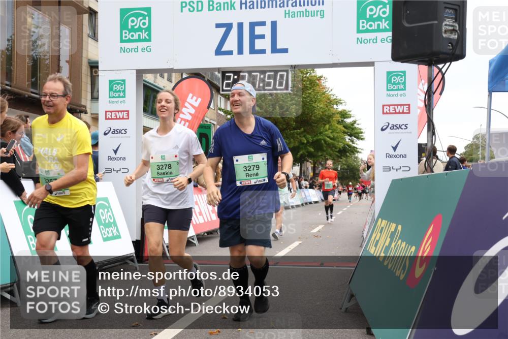 21.09.2025 - PSD Bank Halbmarathon Strokosch-Dieckow http://msf.ph/oto/8934053 21.09.2025 12:27:14 Ziel 3277, 3278, 3279, 3330, 3353, 3357, 3856 meine-sportfotos.de