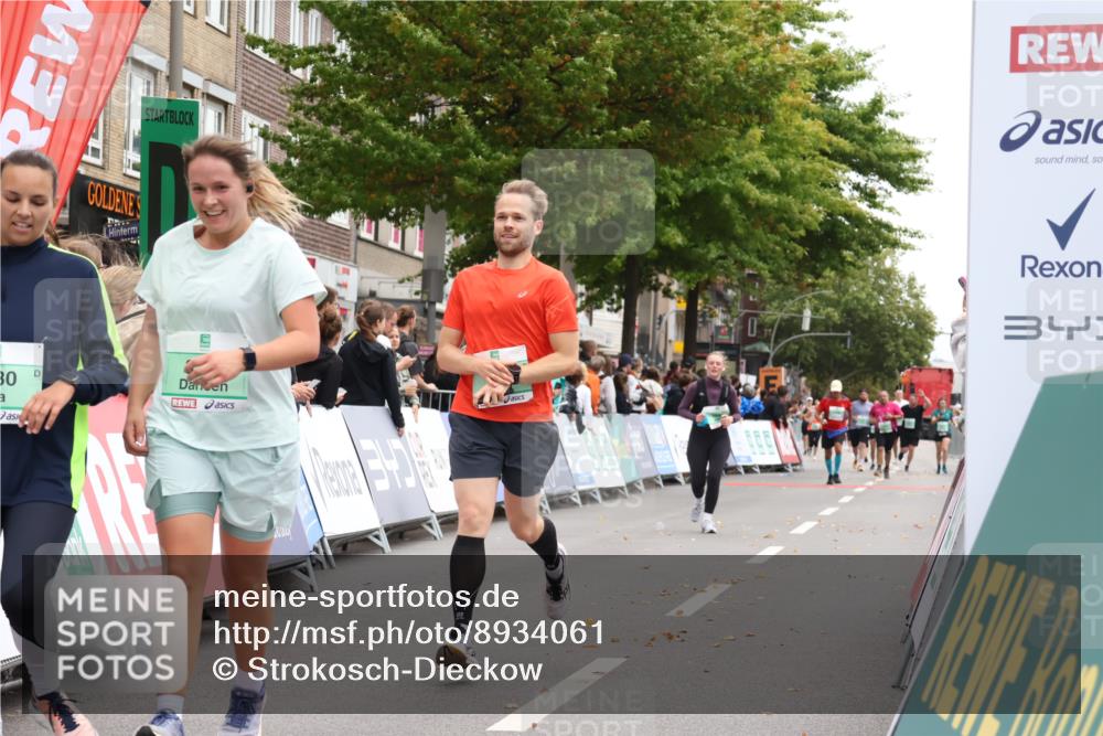 21.09.2025 - PSD Bank Halbmarathon Strokosch-Dieckow http://msf.ph/oto/8934061 21.09.2025 12:27:15 Ziel 3277, 3278, 3279, 3330, 3353, 3357, 3856 meine-sportfotos.de