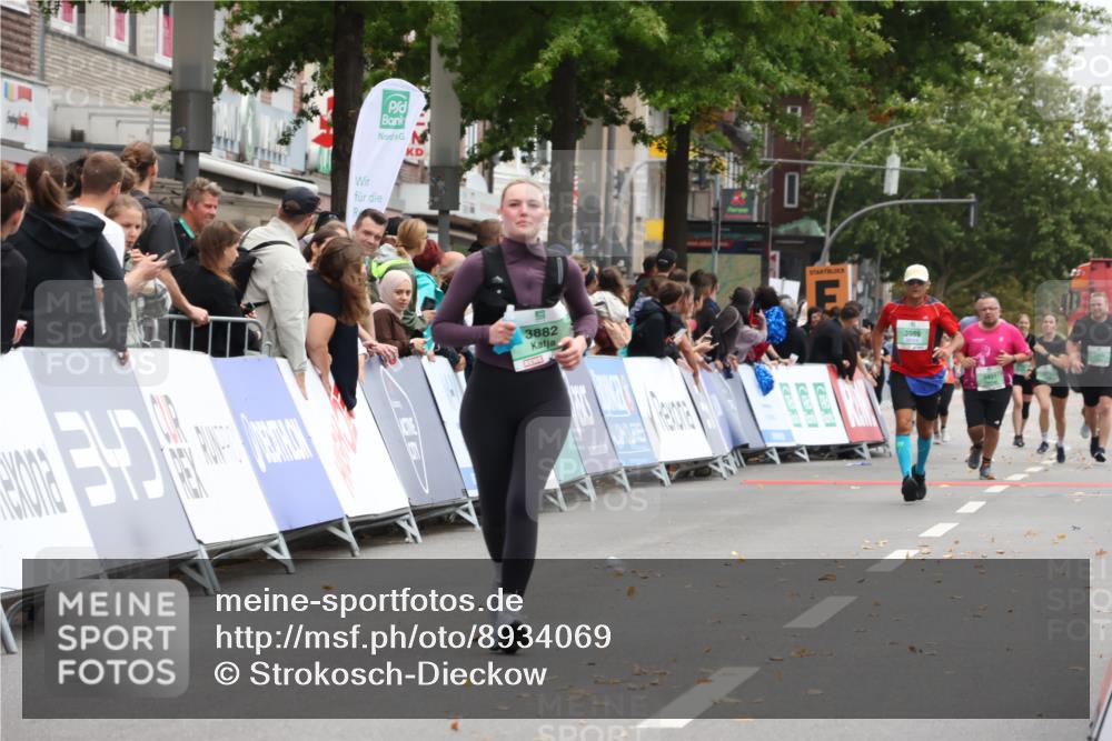 21.09.2025 - PSD Bank Halbmarathon Strokosch-Dieckow http://msf.ph/oto/8934069 21.09.2025 12:27:18 Ziel 3277, 3278, 3279, 3330, 3357, 3856, 3882 meine-sportfotos.de