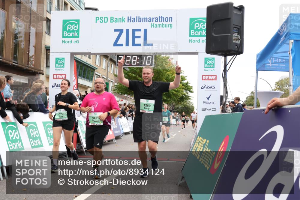 21.09.2025 - PSD Bank Halbmarathon Strokosch-Dieckow http://msf.ph/oto/8934124 21.09.2025 12:27:33 Ziel 1269, 1270, 3451, 3661, 3989 meine-sportfotos.de