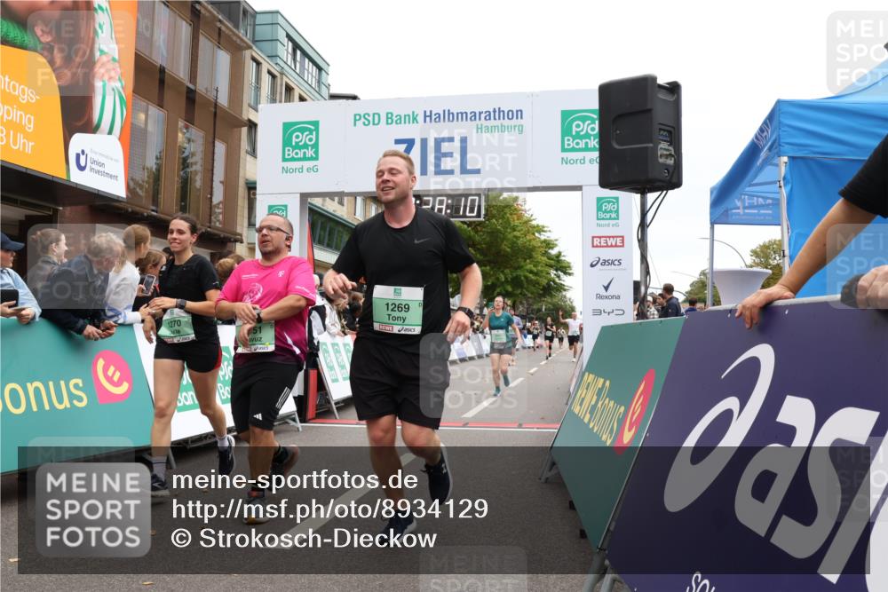 21.09.2025 - PSD Bank Halbmarathon Strokosch-Dieckow http://msf.ph/oto/8934129 21.09.2025 12:27:34 Ziel 1269, 1270, 3451, 3661, 3989 meine-sportfotos.de