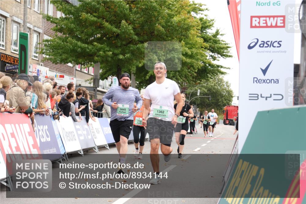21.09.2025 - PSD Bank Halbmarathon Strokosch-Dieckow http://msf.ph/oto/8934144 21.09.2025 12:27:38 Ziel 1269, 1270, 1362, 3451, 3490, 3661, 3845 meine-sportfotos.de