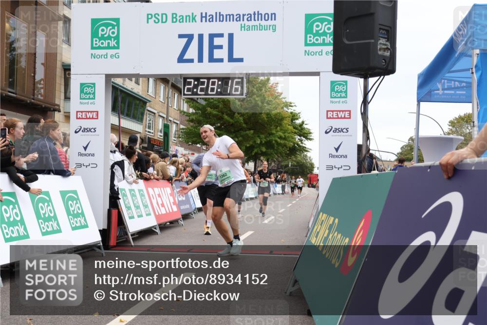 21.09.2025 - PSD Bank Halbmarathon Strokosch-Dieckow http://msf.ph/oto/8934152 21.09.2025 12:27:39 Ziel 1269, 1270, 1362, 3451, 3457, 3490, 3661, 3845 meine-sportfotos.de