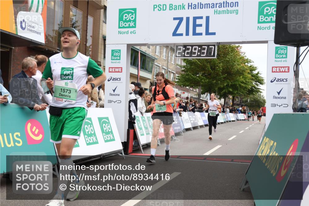 21.09.2025 - PSD Bank Halbmarathon Strokosch-Dieckow http://msf.ph/oto/8934416 21.09.2025 12:29:01 Ziel 1065, 1573, 3239, 3684, 3685 meine-sportfotos.de