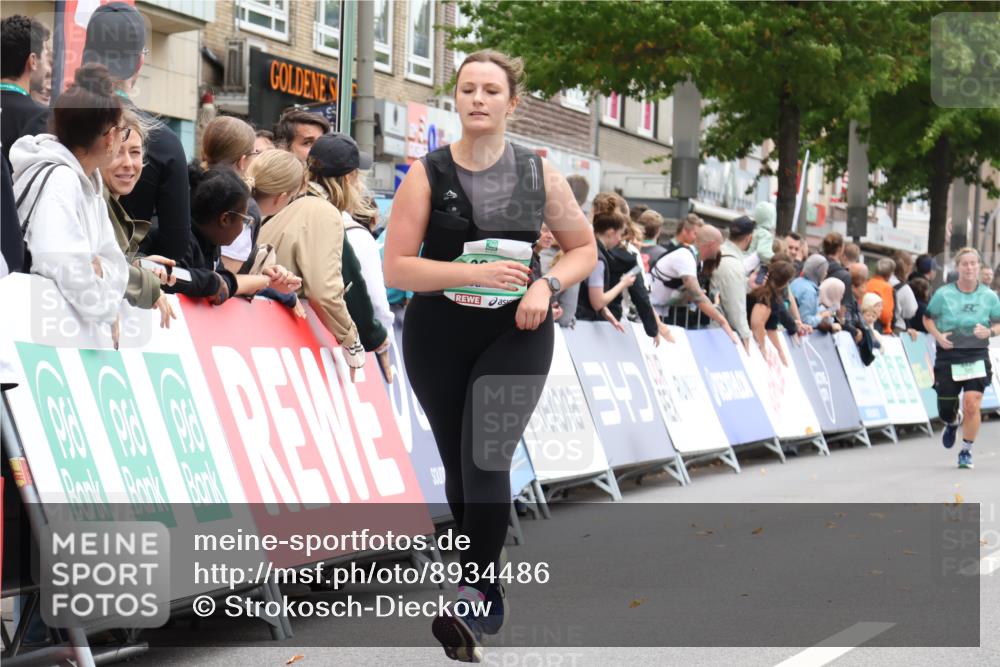 21.09.2025 - PSD Bank Halbmarathon Strokosch-Dieckow http://msf.ph/oto/8934486 21.09.2025 12:29:23 Ziel 1652, 3527, 3880, 3981 meine-sportfotos.de