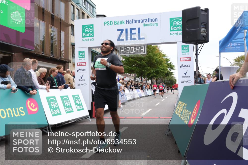 21.09.2025 - PSD Bank Halbmarathon Strokosch-Dieckow http://msf.ph/oto/8934553 21.09.2025 12:30:07 Ziel 1467, 1468, 3351 meine-sportfotos.de