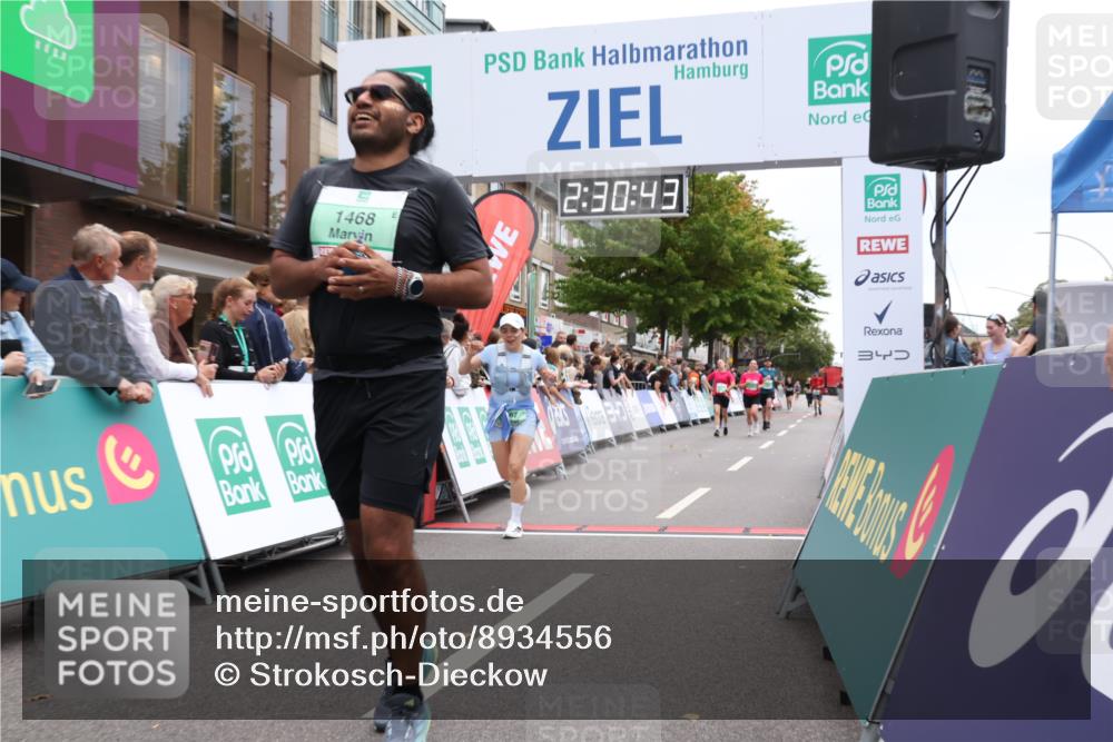21.09.2025 - PSD Bank Halbmarathon Strokosch-Dieckow http://msf.ph/oto/8934556 21.09.2025 12:30:07 Ziel 1467, 1468, 3351 meine-sportfotos.de