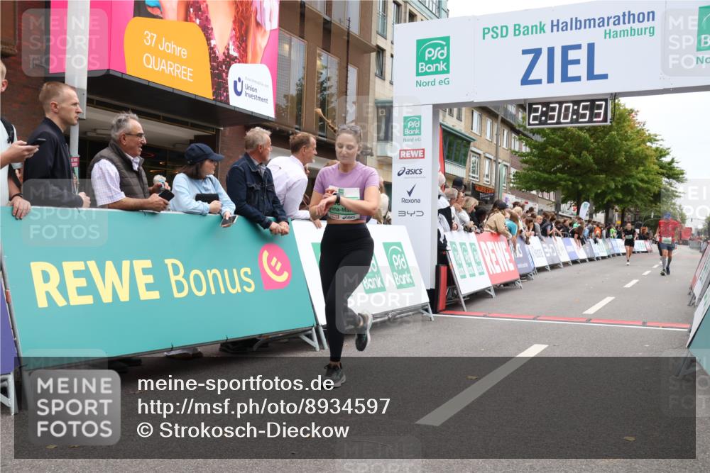 21.09.2025 - PSD Bank Halbmarathon Strokosch-Dieckow http://msf.ph/oto/8934597 21.09.2025 12:30:17 Ziel 1030, 2667, 3287, 3351 meine-sportfotos.de