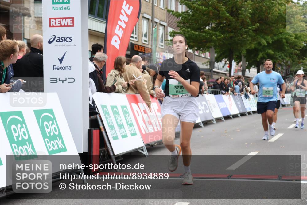 21.09.2025 - PSD Bank Halbmarathon Strokosch-Dieckow http://msf.ph/oto/8934889 21.09.2025 12:32:15 Ziel 1595, 1596, 2679, 3316, 3789, 3994 meine-sportfotos.de