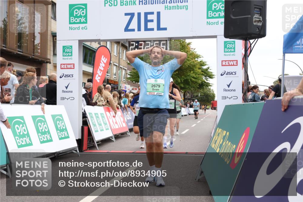 21.09.2025 - PSD Bank Halbmarathon Strokosch-Dieckow http://msf.ph/oto/8934905 21.09.2025 12:32:18 Ziel 1595, 1596, 2679, 3289, 3316, 3789, 3994 meine-sportfotos.de