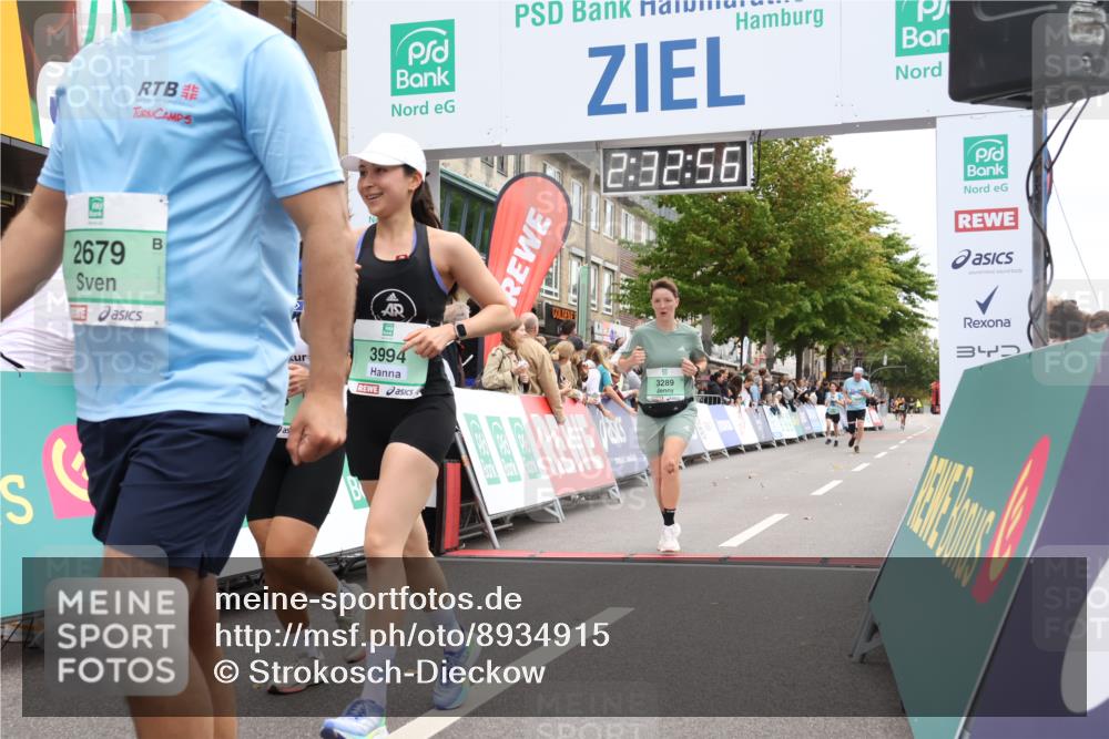 21.09.2025 - PSD Bank Halbmarathon Strokosch-Dieckow http://msf.ph/oto/8934915 21.09.2025 12:32:20 Ziel 1595, 1596, 2679, 3289, 3316, 3789, 3994 meine-sportfotos.de
