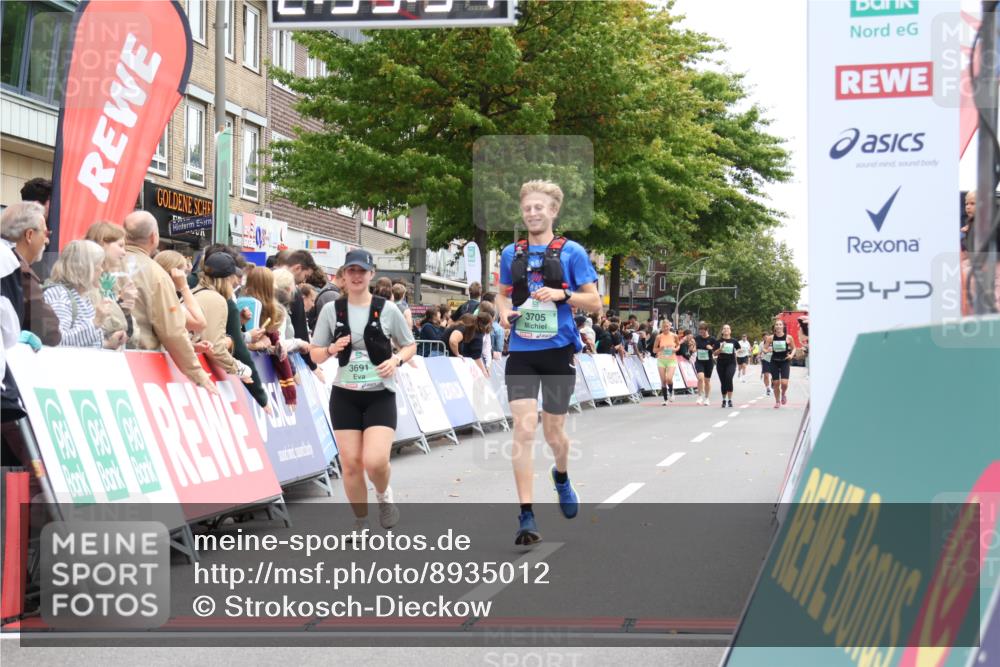 21.09.2025 - PSD Bank Halbmarathon Strokosch-Dieckow http://msf.ph/oto/8935012 21.09.2025 12:33:15 Ziel 3691, 3705 meine-sportfotos.de
