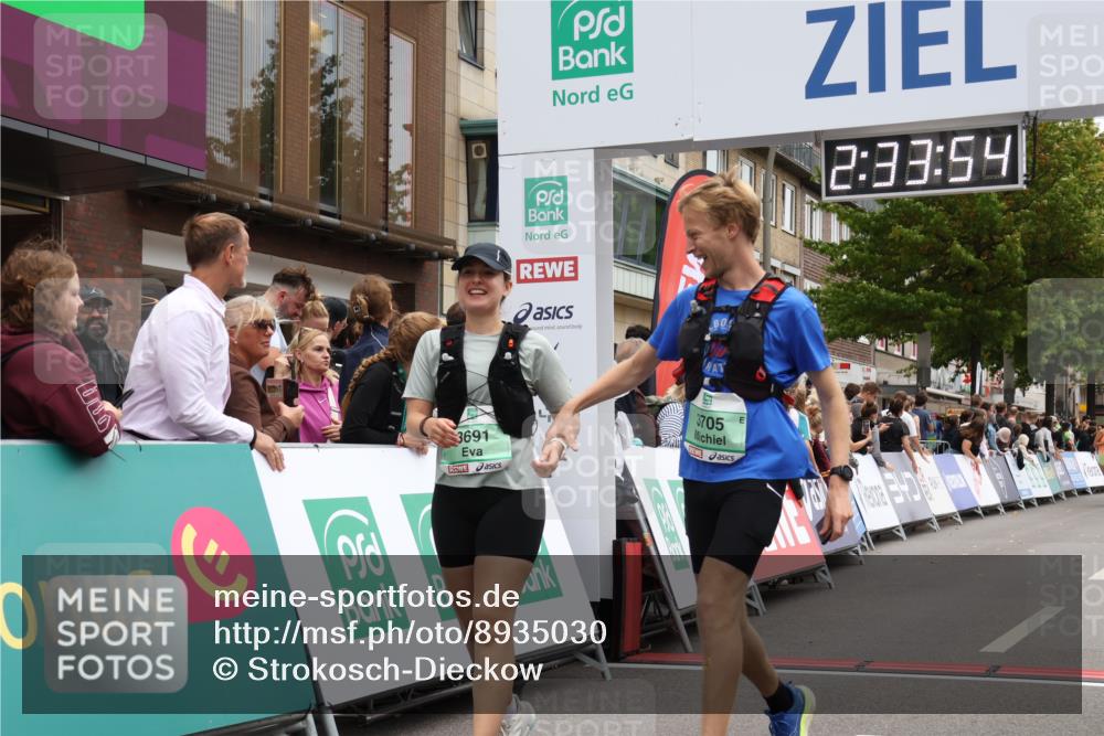 21.09.2025 - PSD Bank Halbmarathon Strokosch-Dieckow http://msf.ph/oto/8935030 21.09.2025 12:33:18 Ziel 3691, 3705 meine-sportfotos.de
