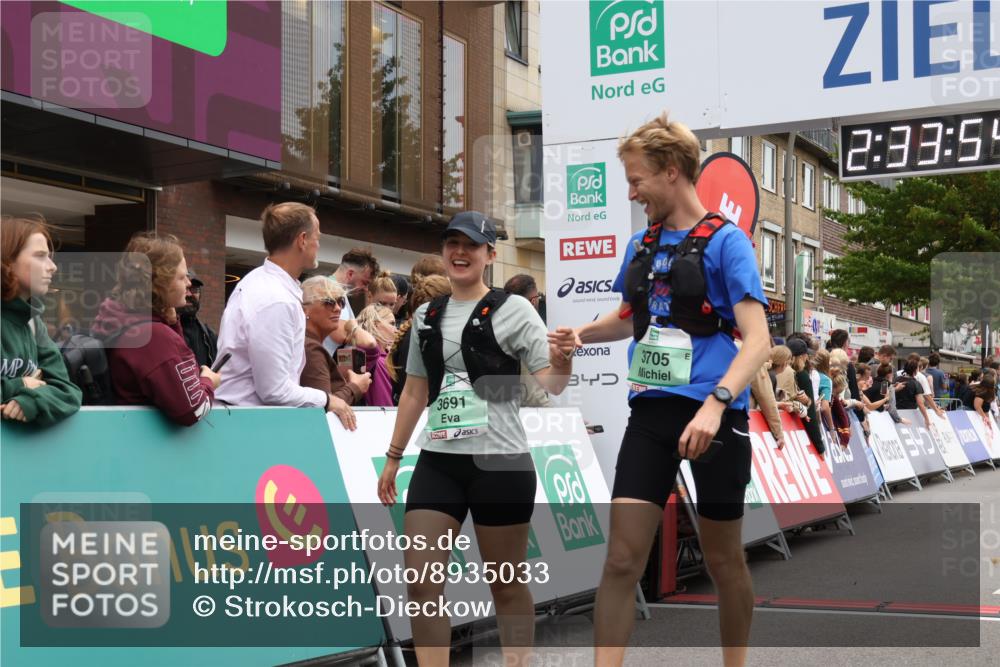21.09.2025 - PSD Bank Halbmarathon Strokosch-Dieckow http://msf.ph/oto/8935033 21.09.2025 12:33:18 Ziel 3691, 3705 meine-sportfotos.de
