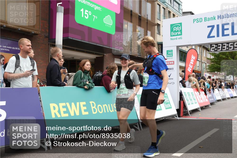 21.09.2025 - PSD Bank Halbmarathon Strokosch-Dieckow http://msf.ph/oto/8935038 21.09.2025 12:33:19 Ziel 3691, 3705 meine-sportfotos.de