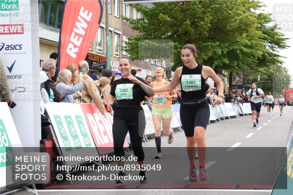 21.09.2025 - PSD Bank Halbmarathon Strokosch-Dieckow http://msf.ph/oto/8935049 21.09.2025 12:33:25 Ziel 1301, 1302, 3250, 3370 meine-sportfotos.de