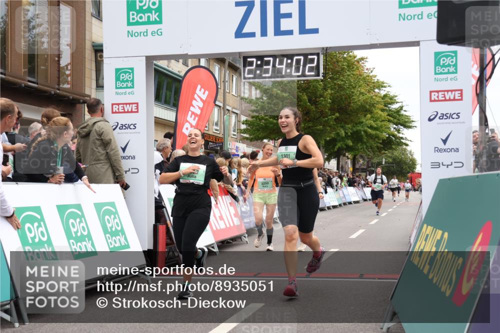 21.09.2025 - PSD Bank Halbmarathon Strokosch-Dieckow http://msf.ph/oto/8935051 21.09.2025 12:33:26 Ziel 1301, 1302, 3250, 3370 meine-sportfotos.de