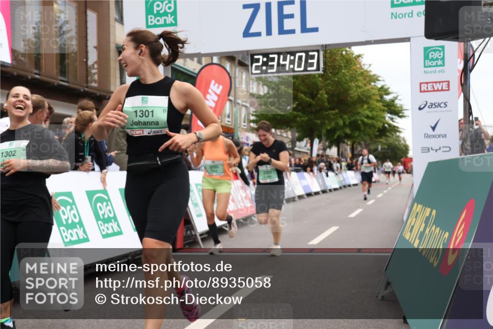 21.09.2025 - PSD Bank Halbmarathon Strokosch-Dieckow http://msf.ph/oto/8935058 21.09.2025 12:33:27 Ziel 1301, 1302, 3250, 3370, 3400 meine-sportfotos.de